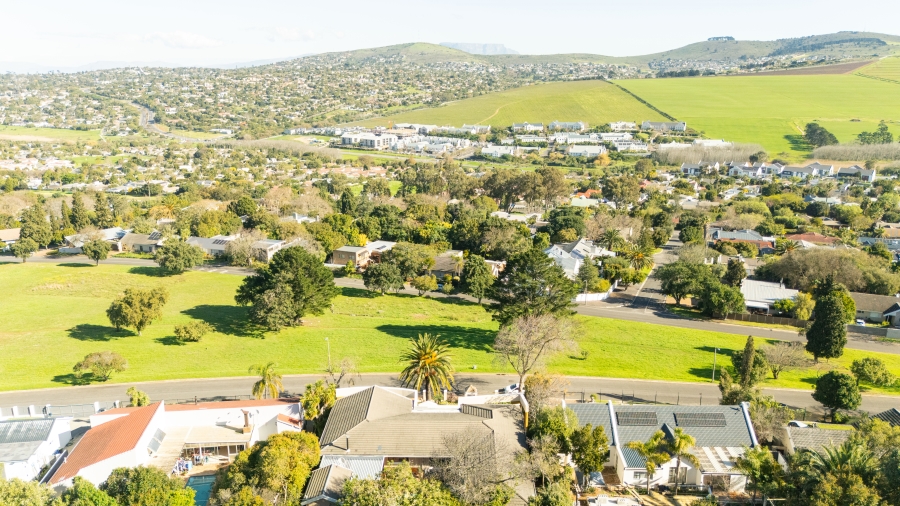 4 Bedroom Property for Sale in Kenridge Heights Western Cape